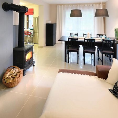 Villa Dom Kotik W Lukecinie Esterno foto