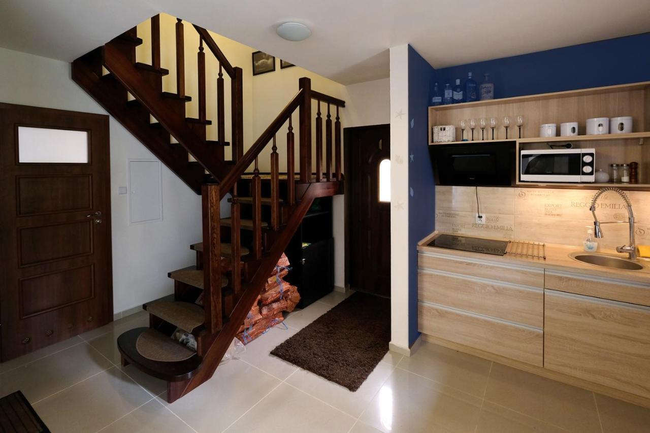 Villa Dom Kotik W Lukecinie Esterno foto