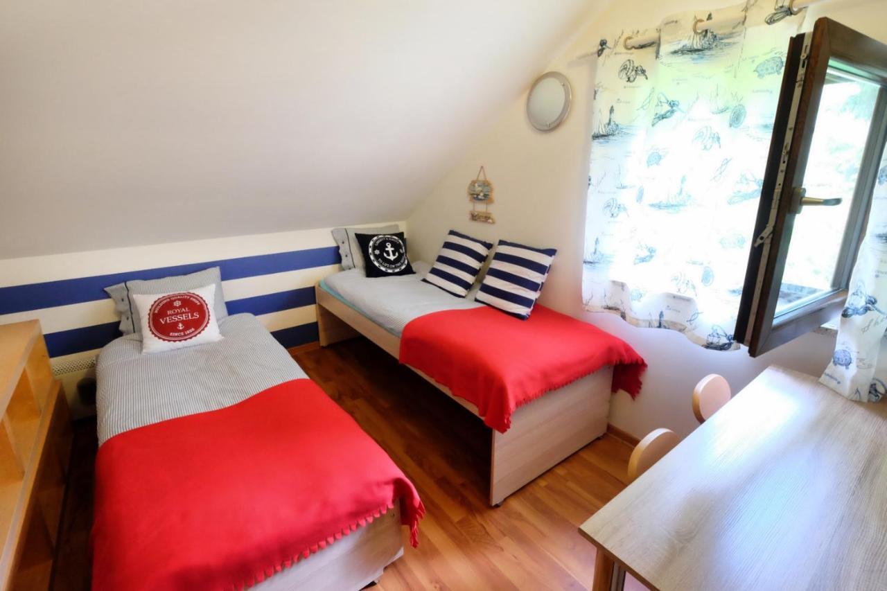 Villa Dom Kotik W Lukecinie Esterno foto