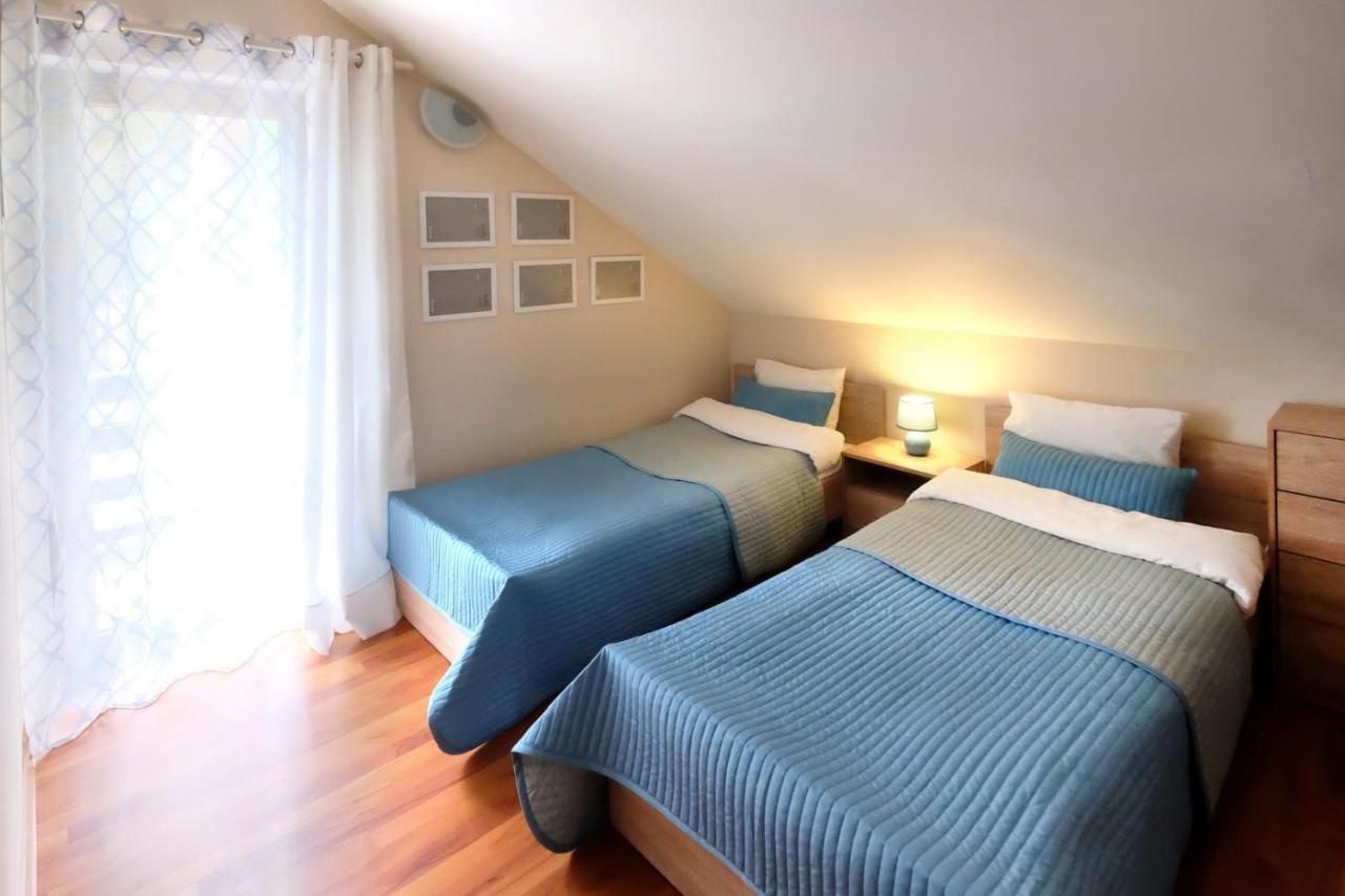 Villa Dom Kotik W Lukecinie Esterno foto